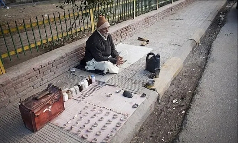 Street dentists in India: service for the brave and not squeamish