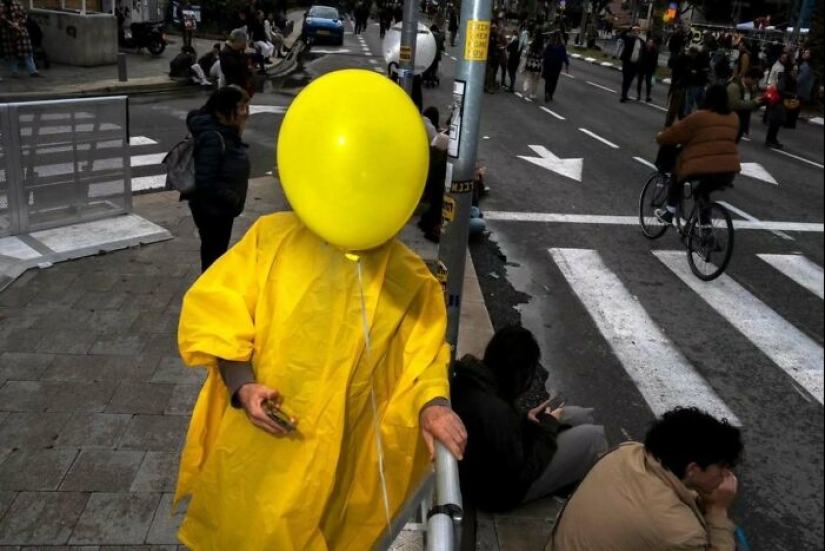 Street Life In Israel: 12 Captivating Images Taken By Ilan Ben Yehuda