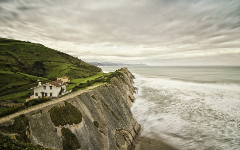 Stunning houses built far from civilization