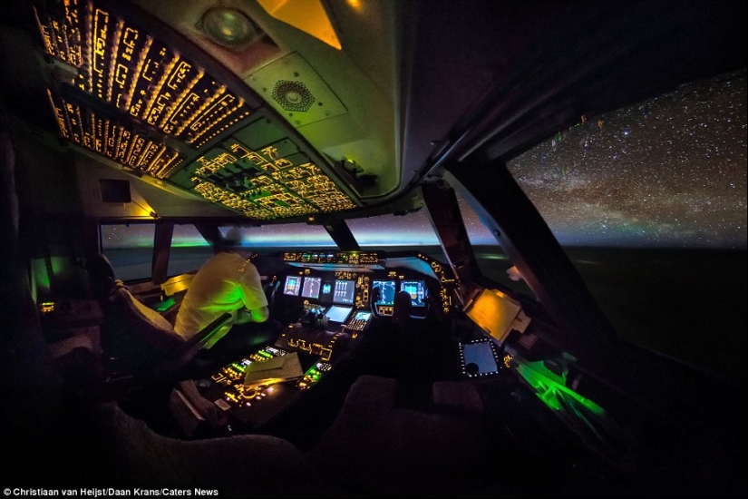 Stunning photos taken from the cockpit of an airliner