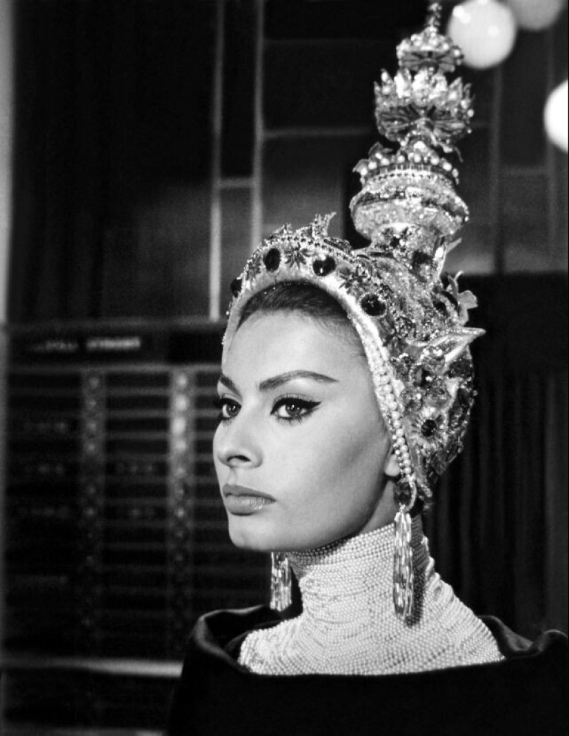 Stunning Sophia Loren during the filming of the movie " Millionaire»