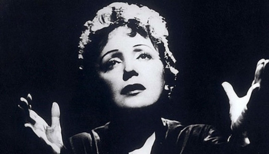 "Su vida es tan triste que la historia sobre ella parece inverosímil": la gran tragedia de Edith Piaf