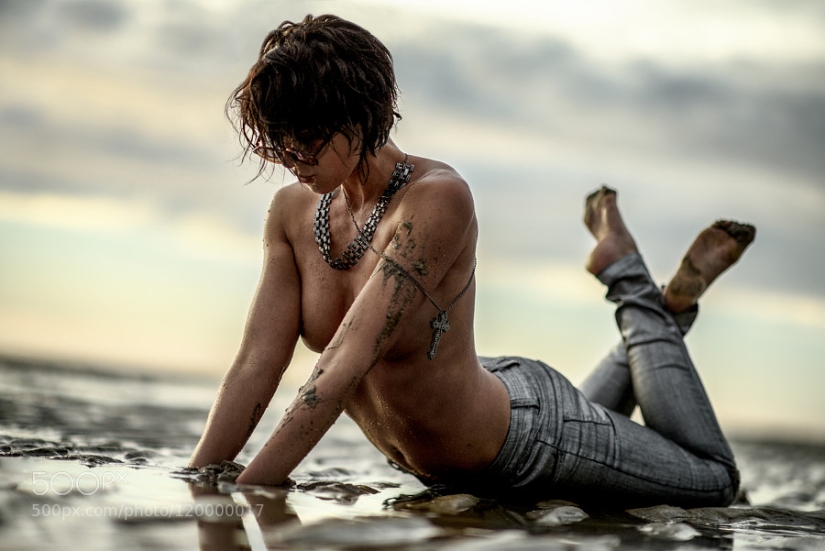 Suave desnudo del maestro de la fotografía erótica Sasha Leyendecker