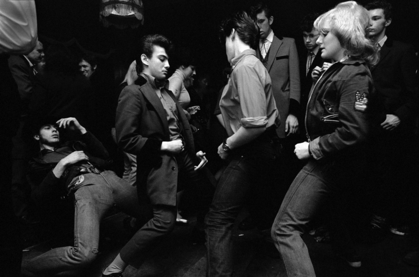 Subculture of the 70s, the era of Margaret Thatcher and the streets of Tokyo in the social photography of Chris Steele-Perkins