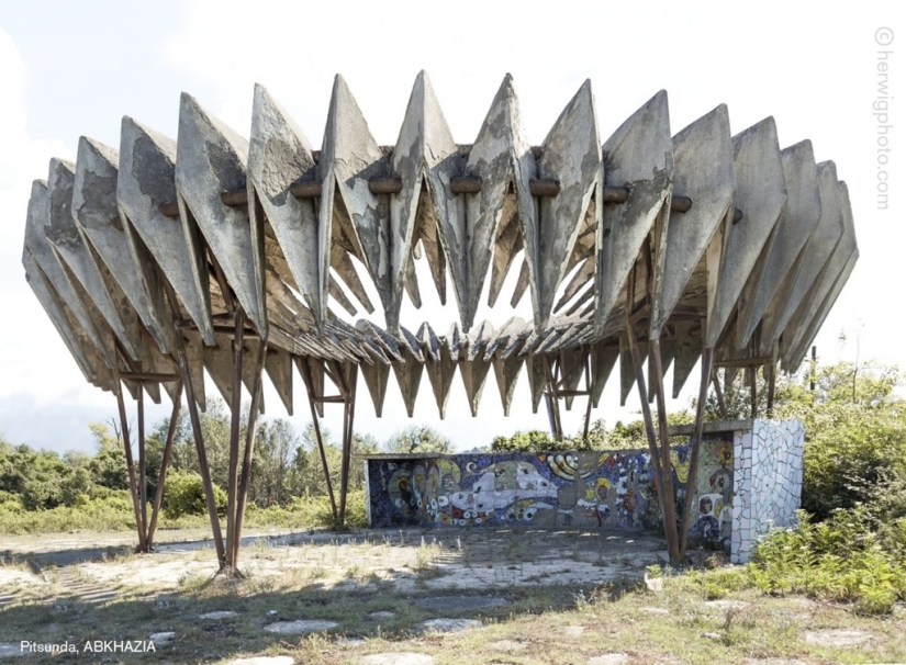 Such different Soviet bus stops in photographs by Christopher Herwig