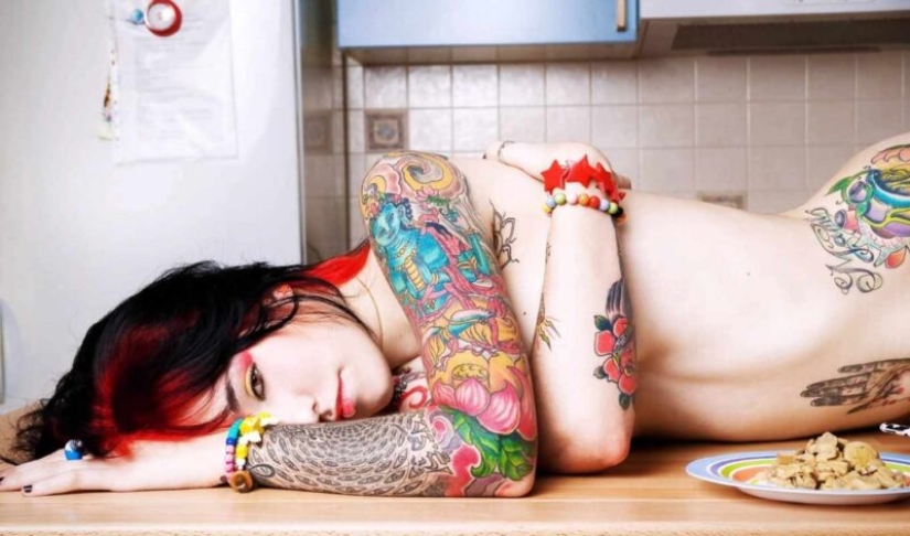 Suicide Girls Project: how to make a business naked body with tattoos and piercings