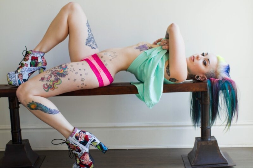 Suicide Girls Project: how to make a business naked body with tattoos and piercings