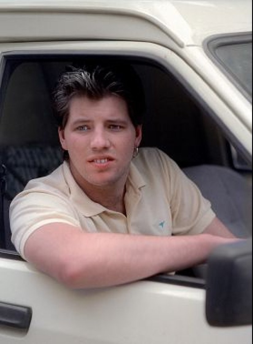 Summer traffic: photos of drivers in traffic jams on London roads of the 80s