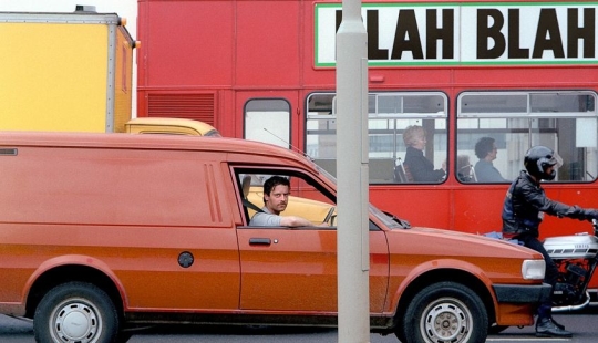 Summer traffic: photos of drivers in traffic jams on London roads of the 80s