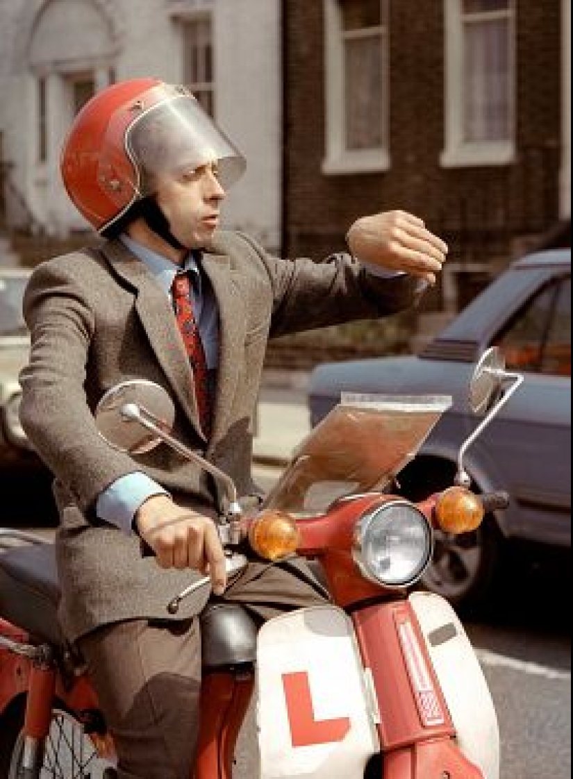 Summer traffic: photos of drivers in traffic jams on London roads of the 80s