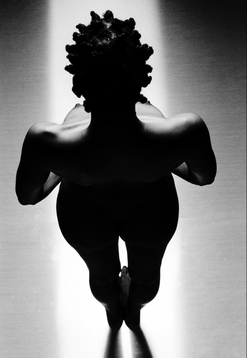 Surrealismo en blanco y negro del maestro de la fotografía erótica Gunther Knop