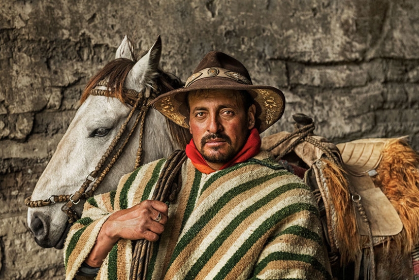 Tú y yo somos de la misma sangre: 35 increíbles fotografías de personas y animales de Steve McCurry