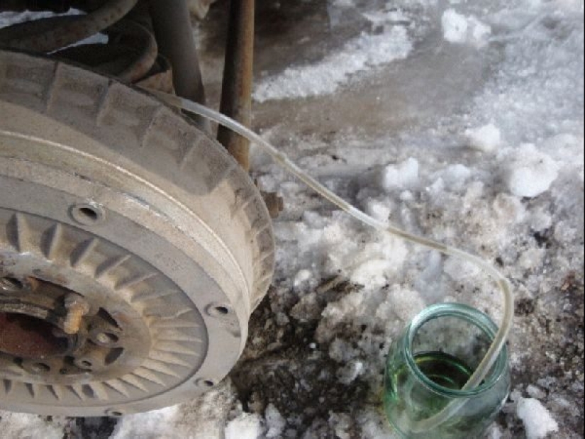 Taburetovka, gasolinera y govenovka: cómo sobrevivieron los borrachos soviéticos de los años 80"