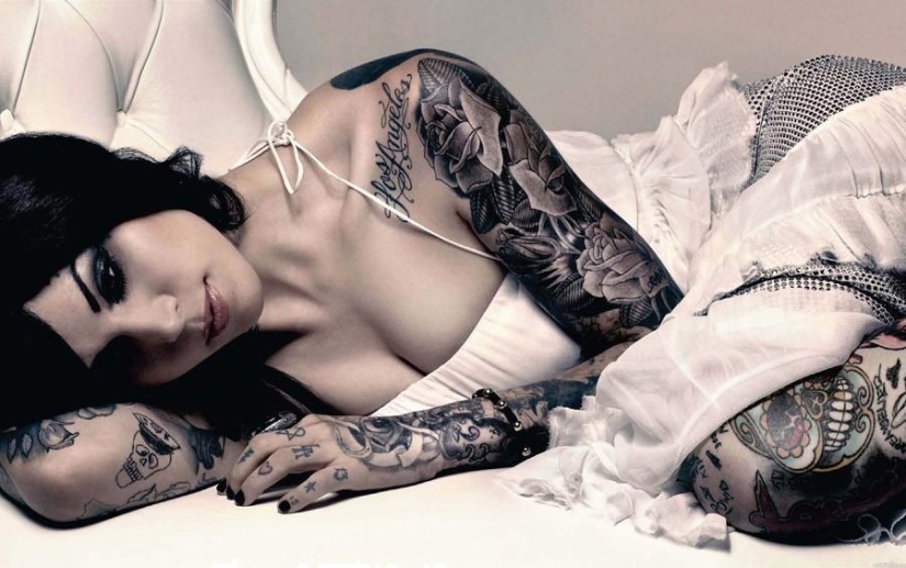 Tattoo as art: stunningly painted girls