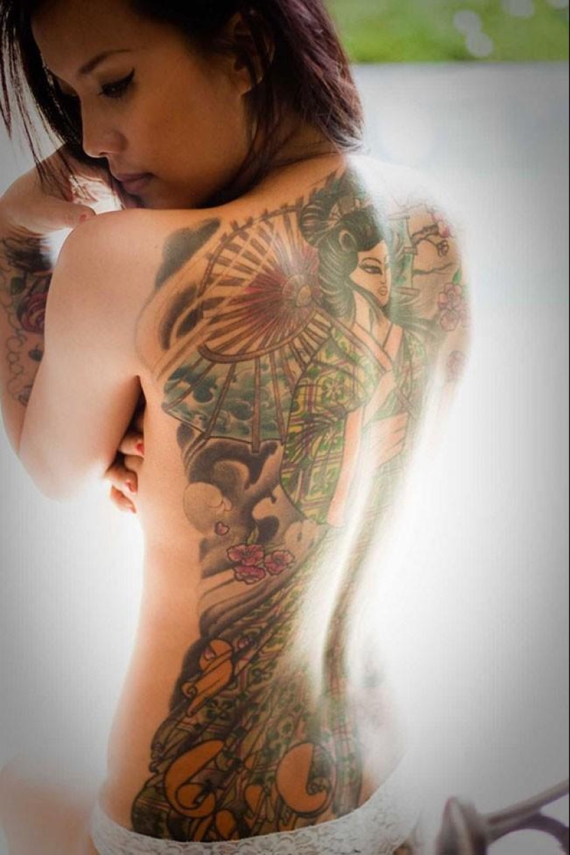 Tattoo as art: stunningly painted girls