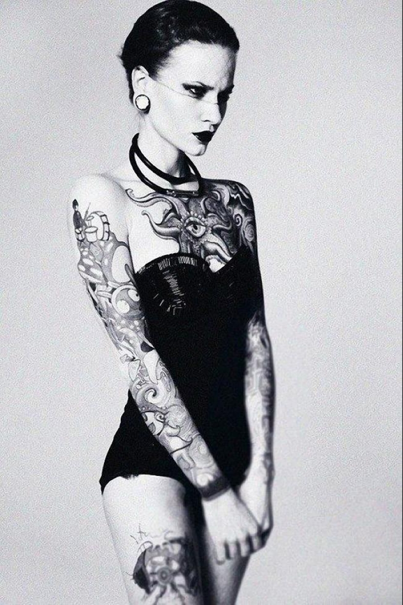 Tattoo as art: stunningly painted girls