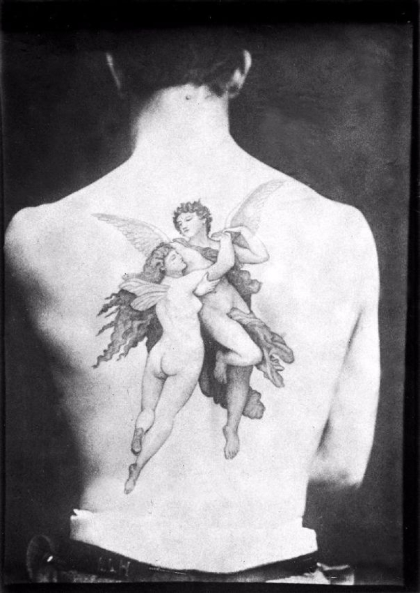 Tatuajes de lujo de la época victoriana: querubines, dragones y escudos de armas