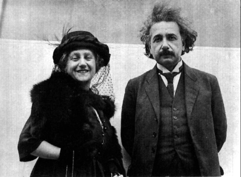 Teoría del acoso escolar: Lo que han sufrido las esposas de Albert Einstein