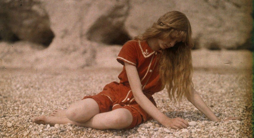 The 100-year-old photo shoot is the oldest of all surviving color photographs