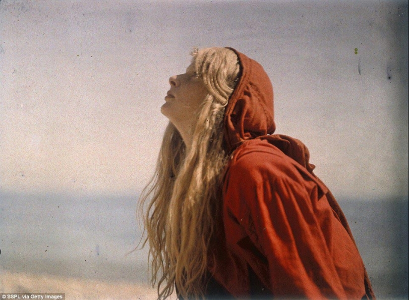 The 100-year-old photo shoot is the oldest of all surviving color photographs