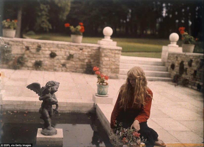 The 100-year-old photo shoot is the oldest of all surviving color photographs