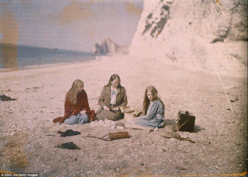 The 100-year-old photo shoot is the oldest of all surviving color photographs