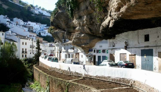 The Amazing Town in the Rock: Setenil de las Bodegas