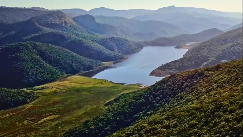 The anomalous Lake Fundudzi is the pearl of South Africa, the water from which cannot be taken away