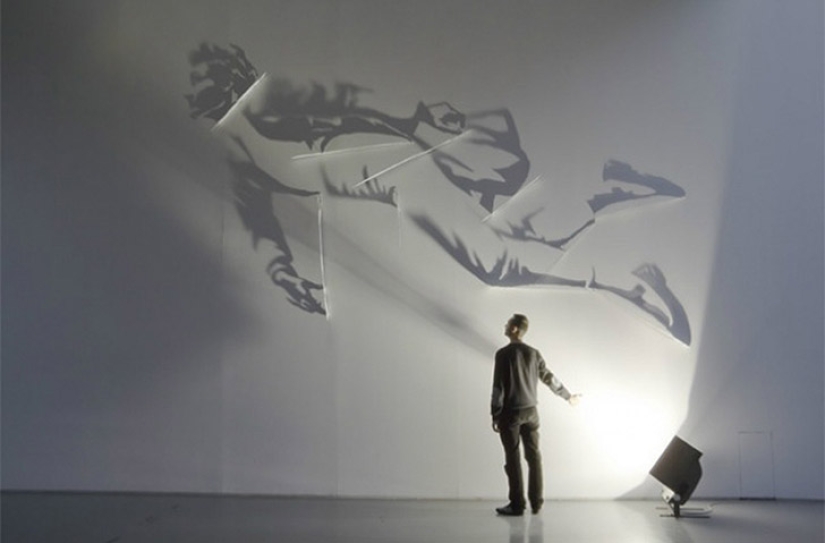 The artist who paints with shadows