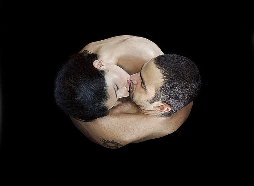 The beauty of a kiss in the photo series of the British photographer Andy Barter