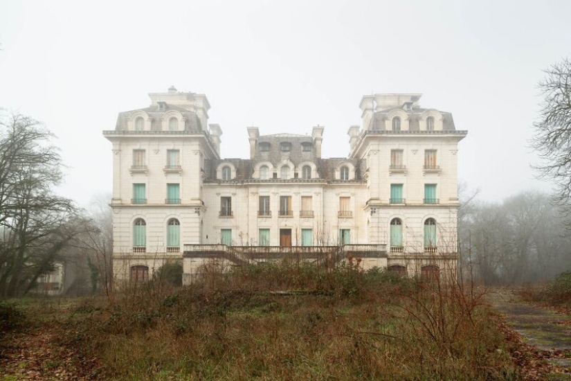 The beauty of abandoned castles in the lens Jahz Design