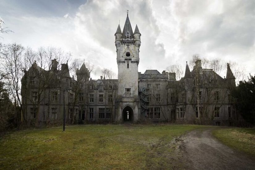 The beauty of abandoned castles in the lens Jahz Design