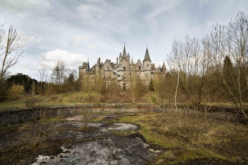 The beauty of abandoned castles in the lens Jahz Design