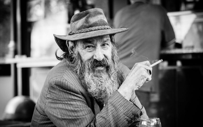 The Black and White Magic of Giulio Magnifico's Street Portraits