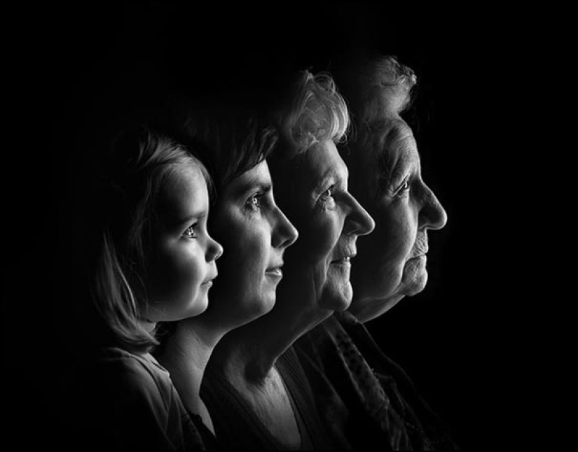 The connection of times: families in which grandchildren have children