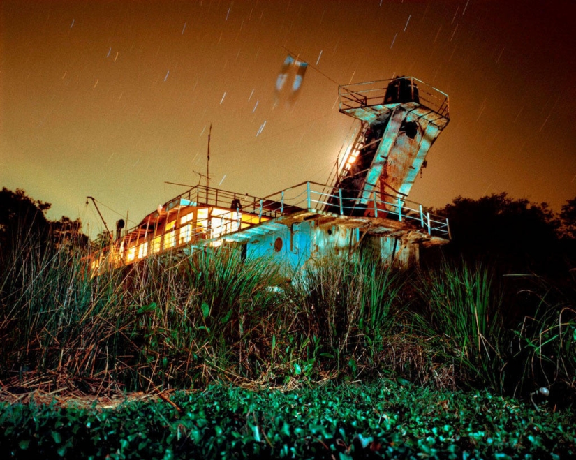 The Crescent Moon project: amazing photos taken by the light of the moon