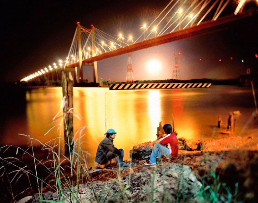 The Crescent Moon project: amazing photos taken by the light of the moon