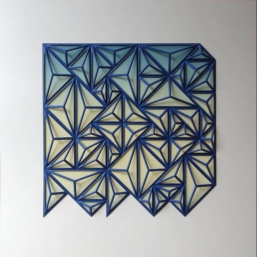 The engineer creates from paper geometric paintings and gifs, from which the eyes go crazy