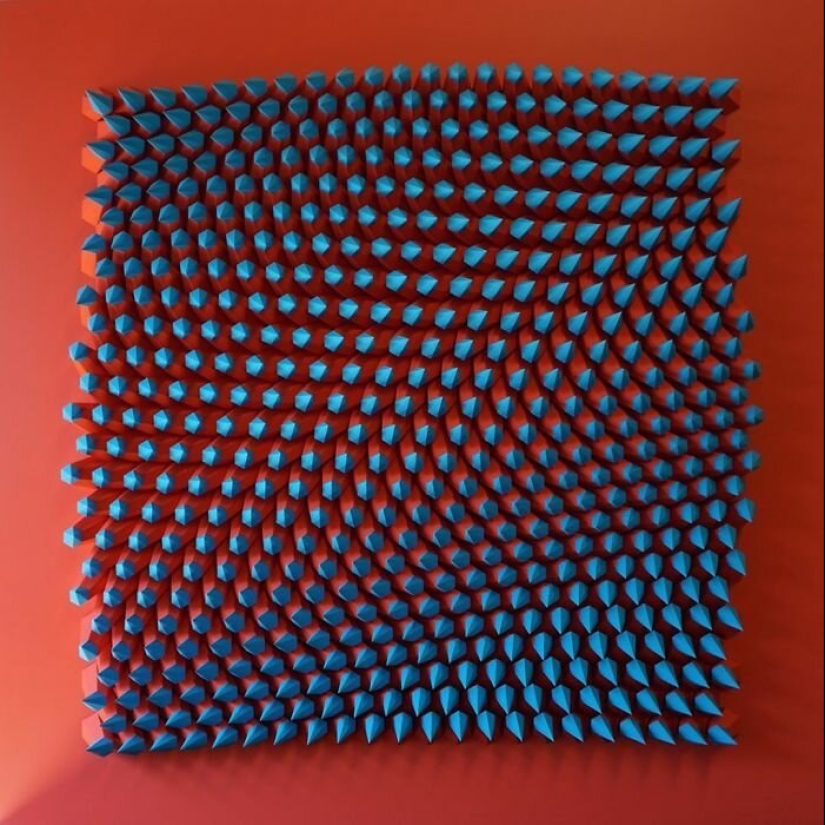 The engineer creates from paper geometric paintings and gifs, from which the eyes go crazy