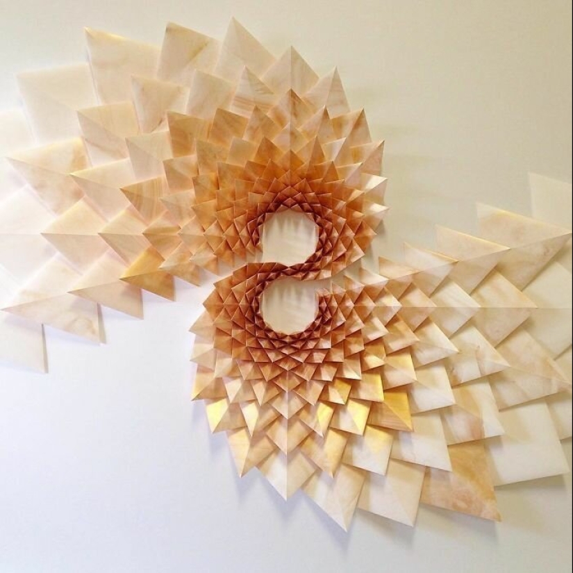 The engineer creates from paper geometric paintings and gifs, from which the eyes go crazy