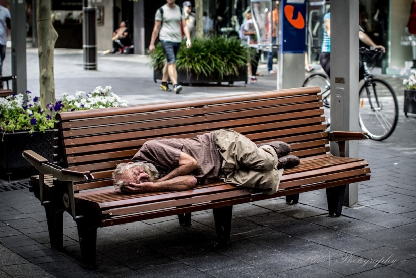 The ergonomics on the contrary: in different cities around the world are struggling with the homeless