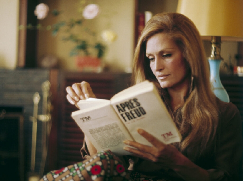 The Evil Fate of Singer Dalida: Success, Fame, and the Cycle of Deaths