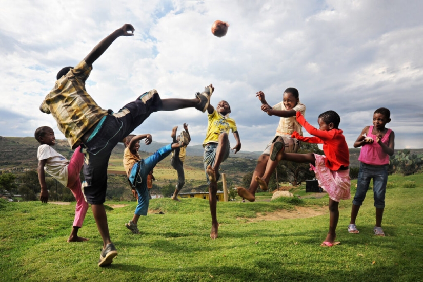 The faces of the planet in the photo by David Lazar