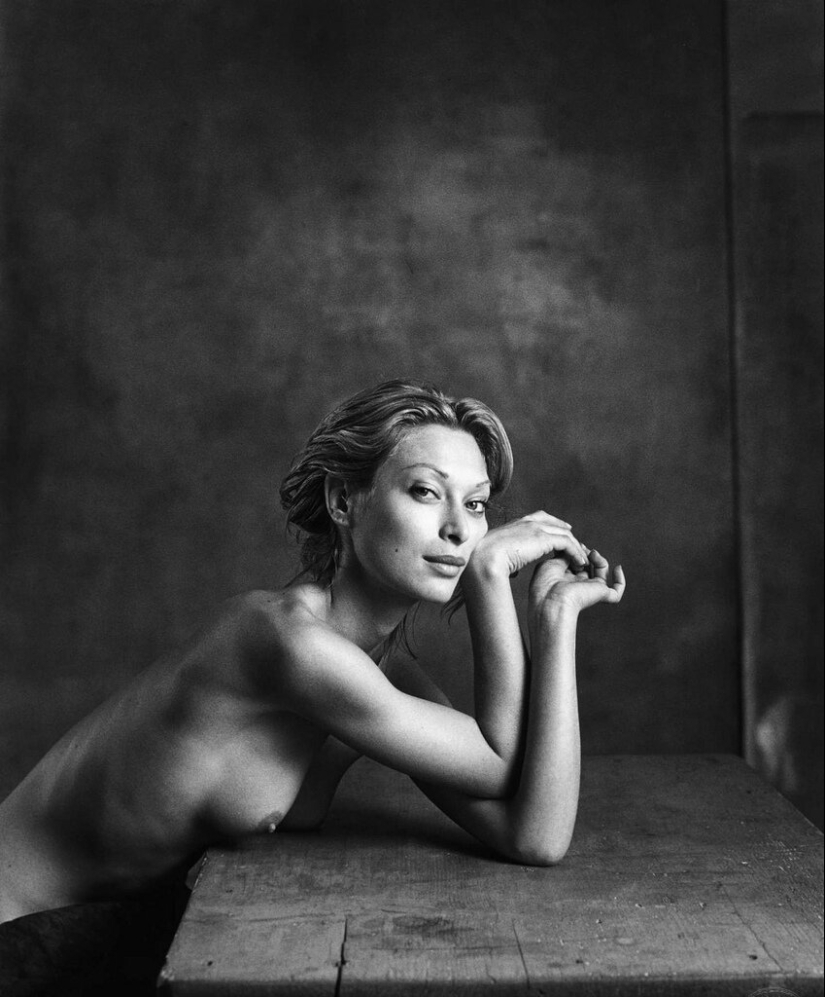 The female body and geometry in the work of photographer Christian Coigny