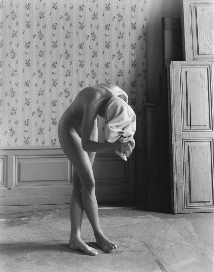 The female body and geometry in the work of photographer Christian Coigny