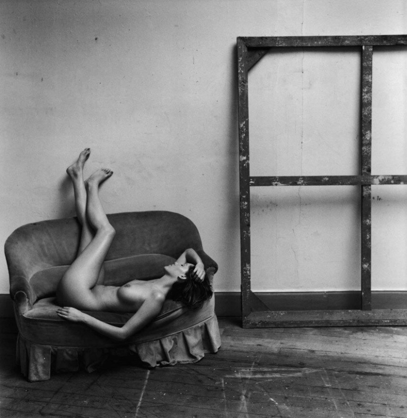 The female body and geometry in the work of photographer Christian Coigny