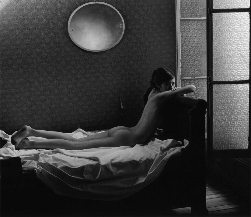 The female body and geometry in the work of photographer Christian Coigny