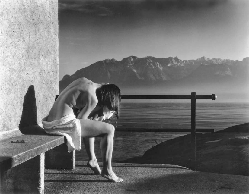 The female body and geometry in the work of photographer Christian Coigny