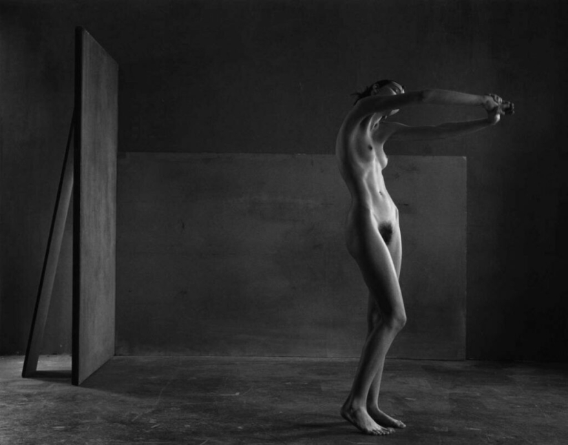 The female body and geometry in the work of photographer Christian Coigny