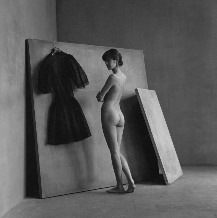 The female body and geometry in the work of photographer Christian Coigny